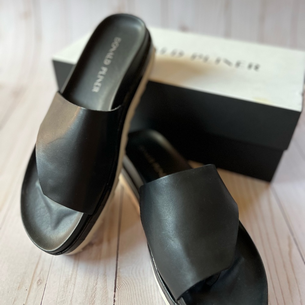 Donald Pliner Sandals - Picture 6 of 6